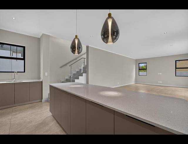 4 BEDROOM TOWNHOUSE FOR SALE IN BRYANSTON